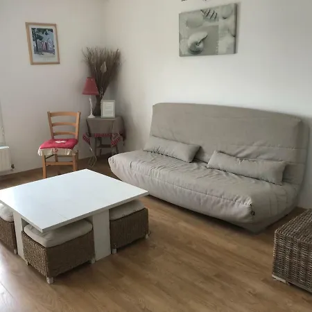 Des Sarcelles 3 Apartment *